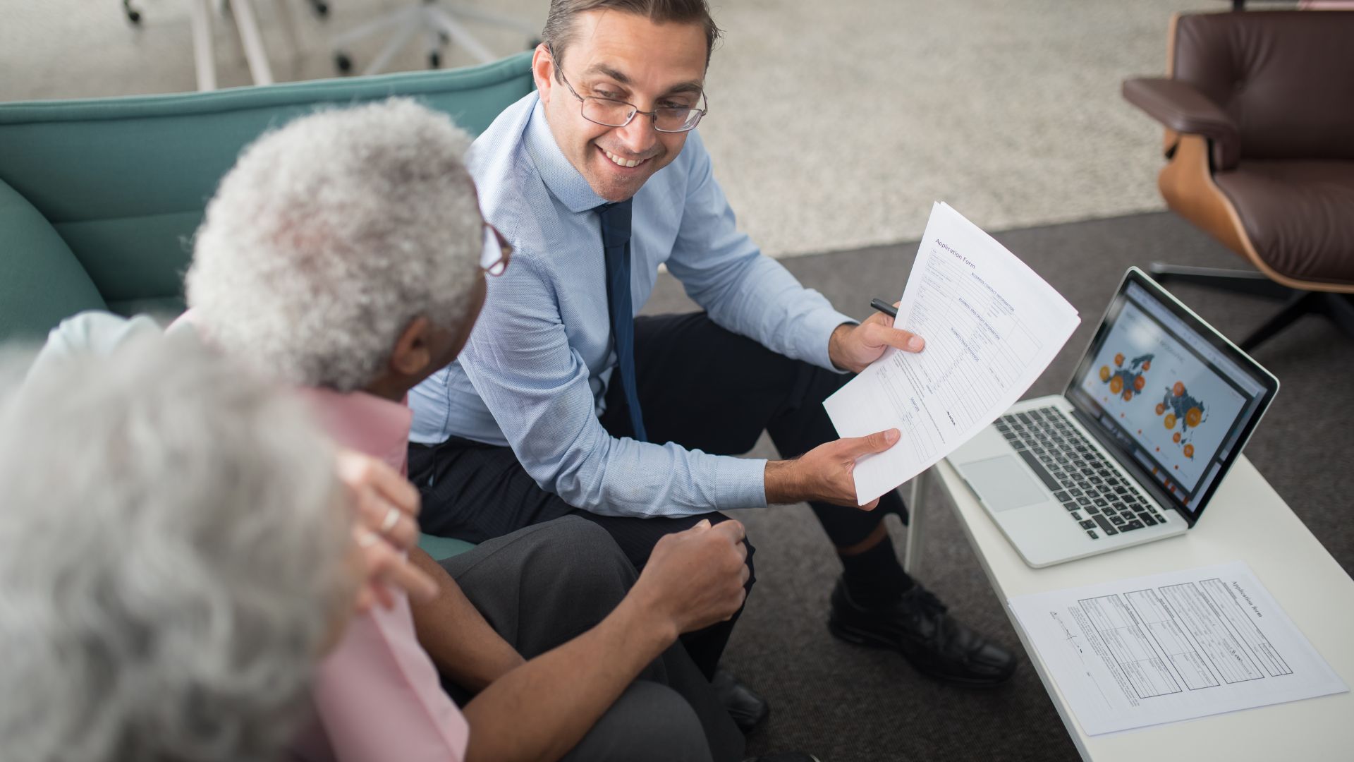 What does an integrated financial advisor do?